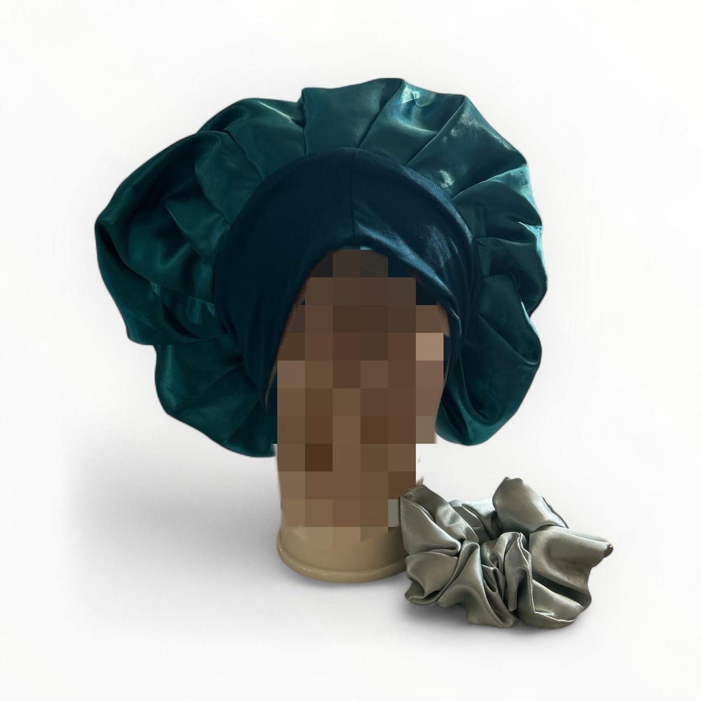 Bonnet en satin, plus chouchou bleu